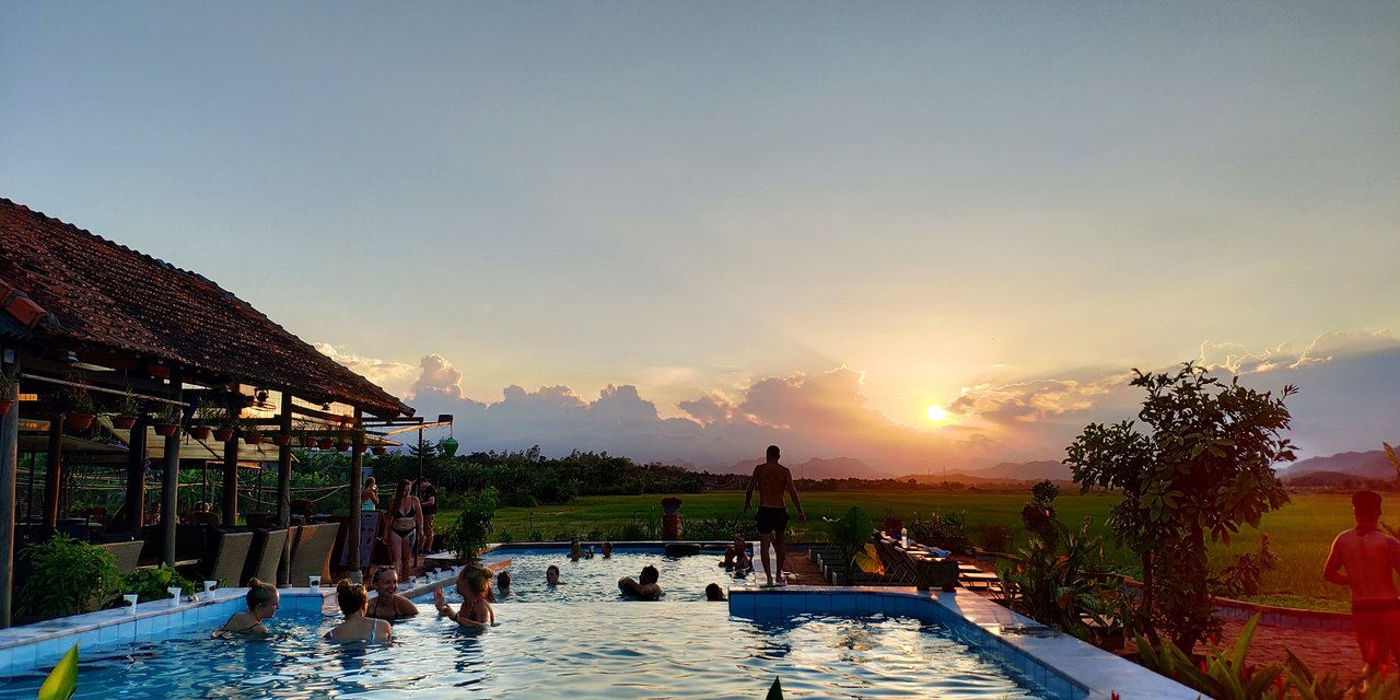 sunset-over-the-pool-phong-nha-farmstay
