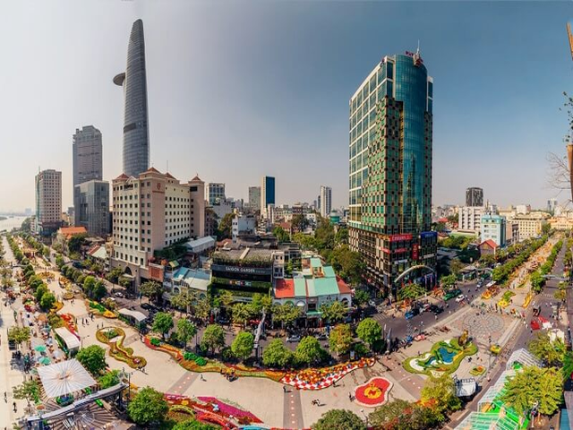 Ho Chi Minh City travel experience: Nguyen Hue Walking Street