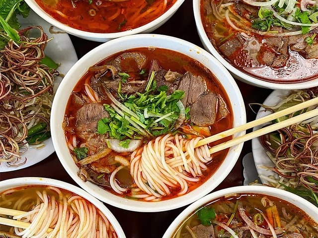 Explore Hue food tour - Hue beef noodle soup 