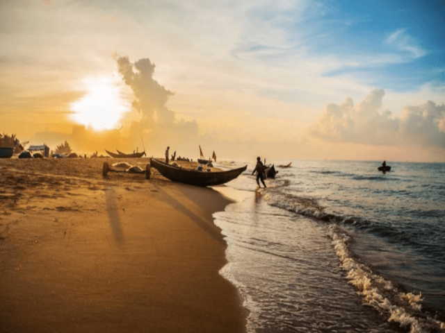Sunrise on Nha Trang beach – Travel Nha Trang 