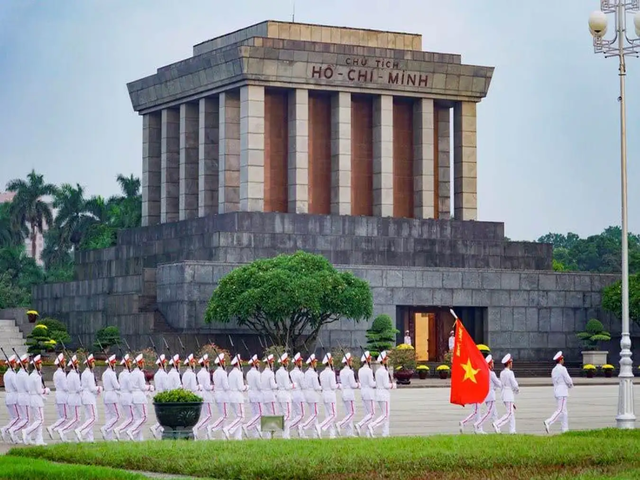 Discover Ho Chi Minh Mausoleum - The resting place of a great leader 
