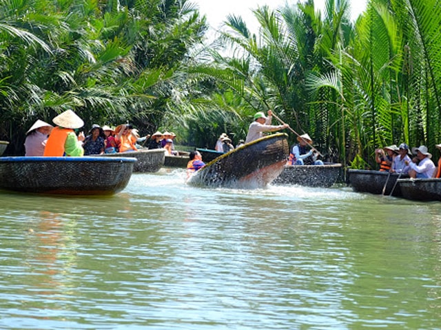Boat Trip To Cu Lao Cham