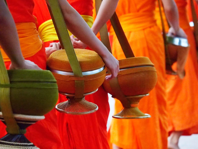 BUDDHIST LANDS' FESTIVE DAYS